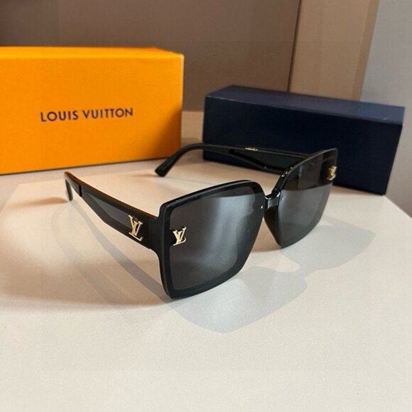Louis Vuitton Women's Black Sunglasses - Picture 1 of 7